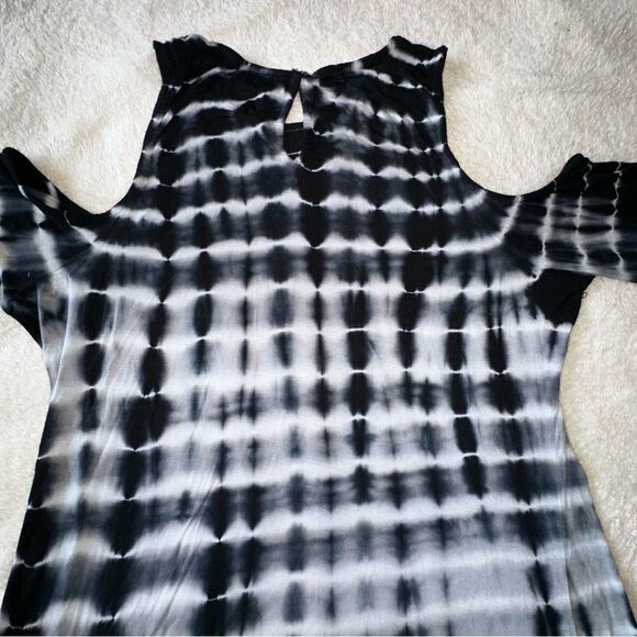 Sweet Romeo, cold shoulder, three-quarter sleeve, tie-dye rayon, spandex sz S - Picture 8 of 10